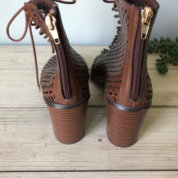 ❤️5/$25 Brown open toe lace up chunk heel booties - Picture 4 of 4